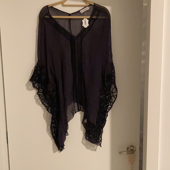 BRAND NEW LOVE & LIBERTY EMB PONCHO NAVY - Picture 7 of 7